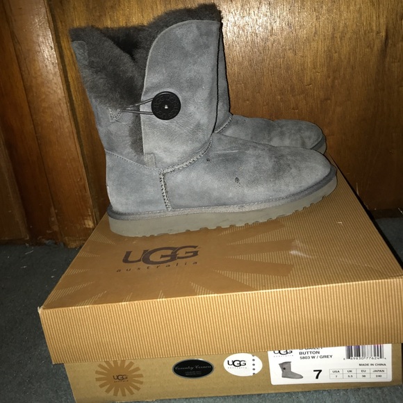 UGG Bailey Button - Picture 2 of 8